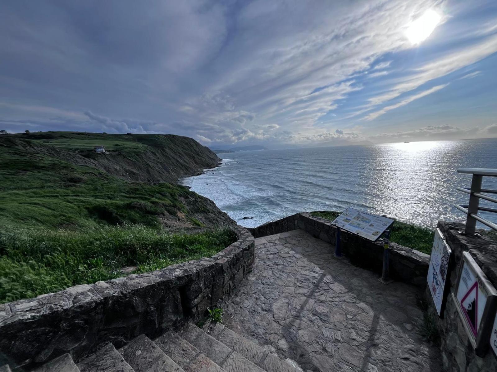 Tu Refugio Junto Al Mar Te Espera Disfruta Final Europa League Apartment Barrika Exterior photo